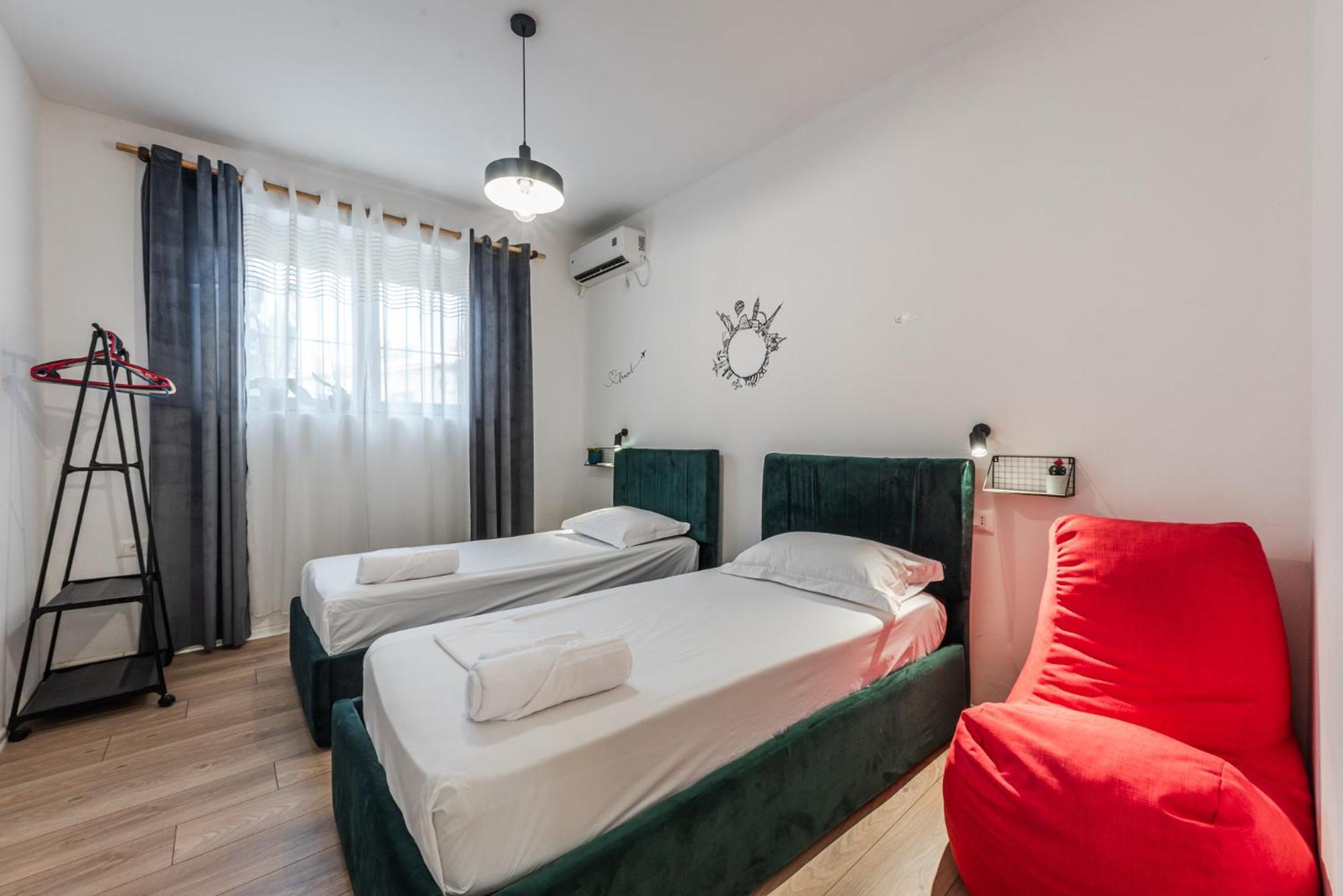 Noir Apartment By Kondo Stays Tirana Exterior photo