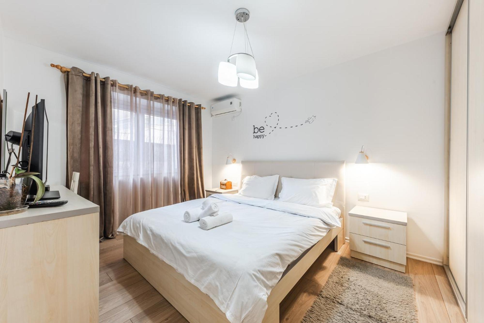 Noir Apartment By Kondo Stays Tirana Exterior photo