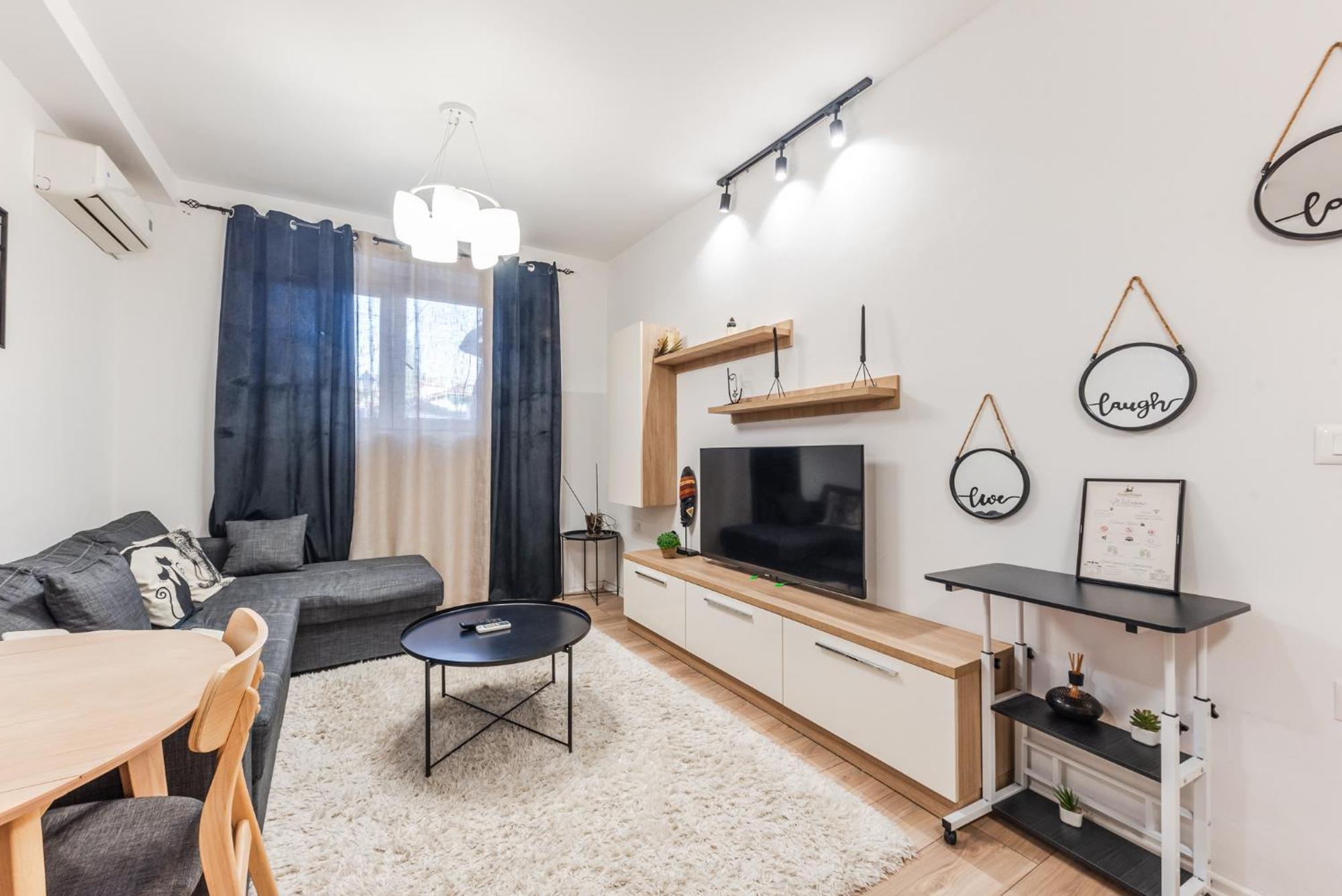 Noir Apartment By Kondo Stays Tirana Exterior photo